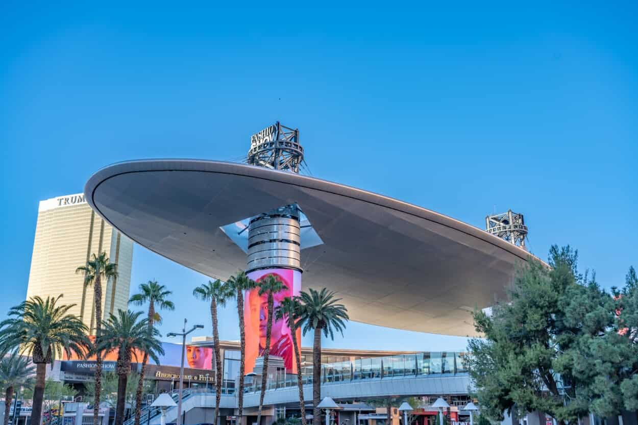 Quay fashion show mall