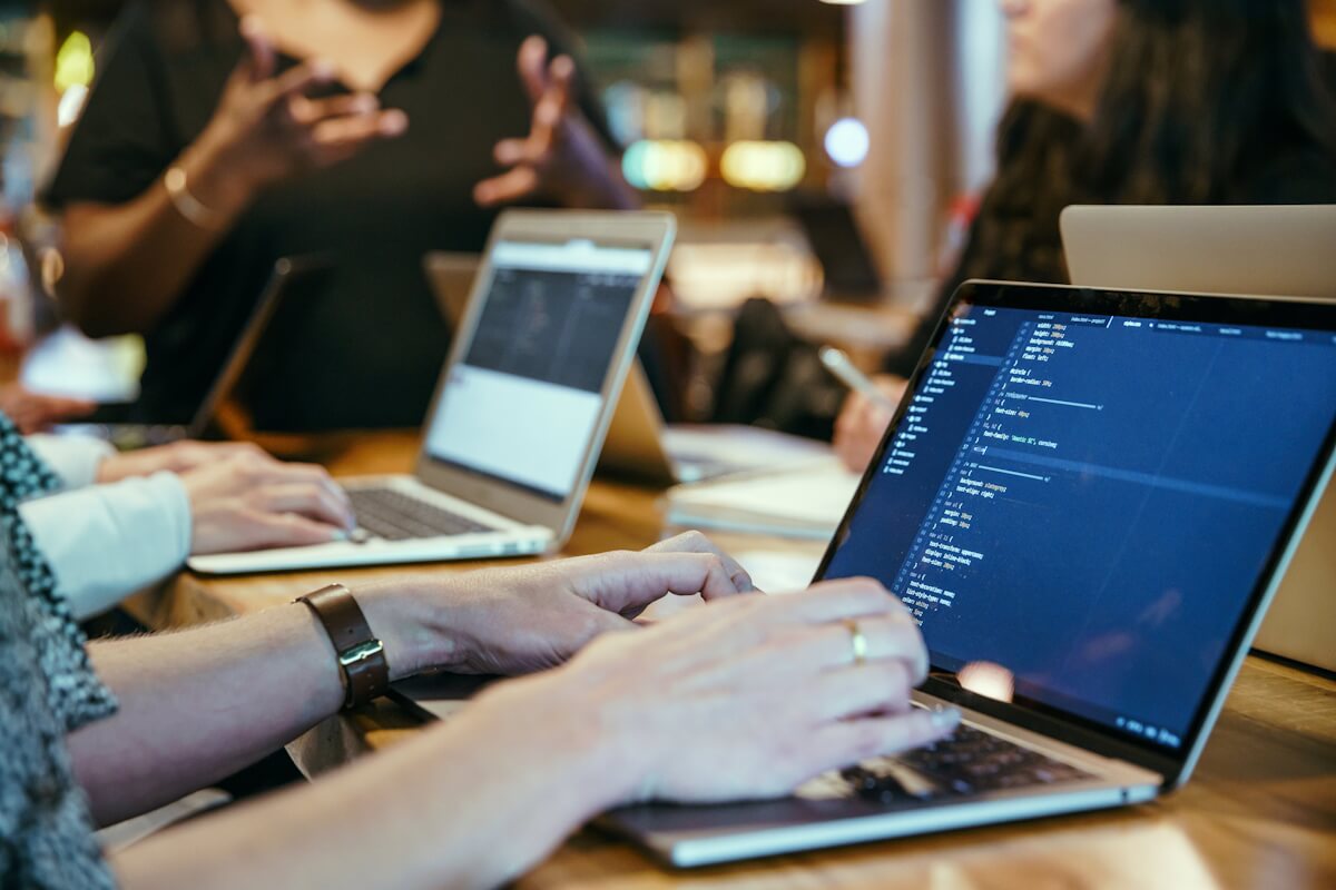 Nearshore software development for cloud computing