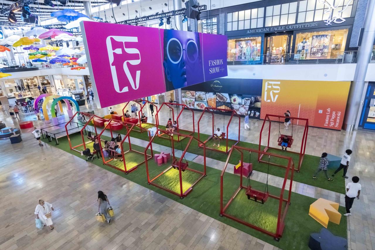 Quay fashion show mall