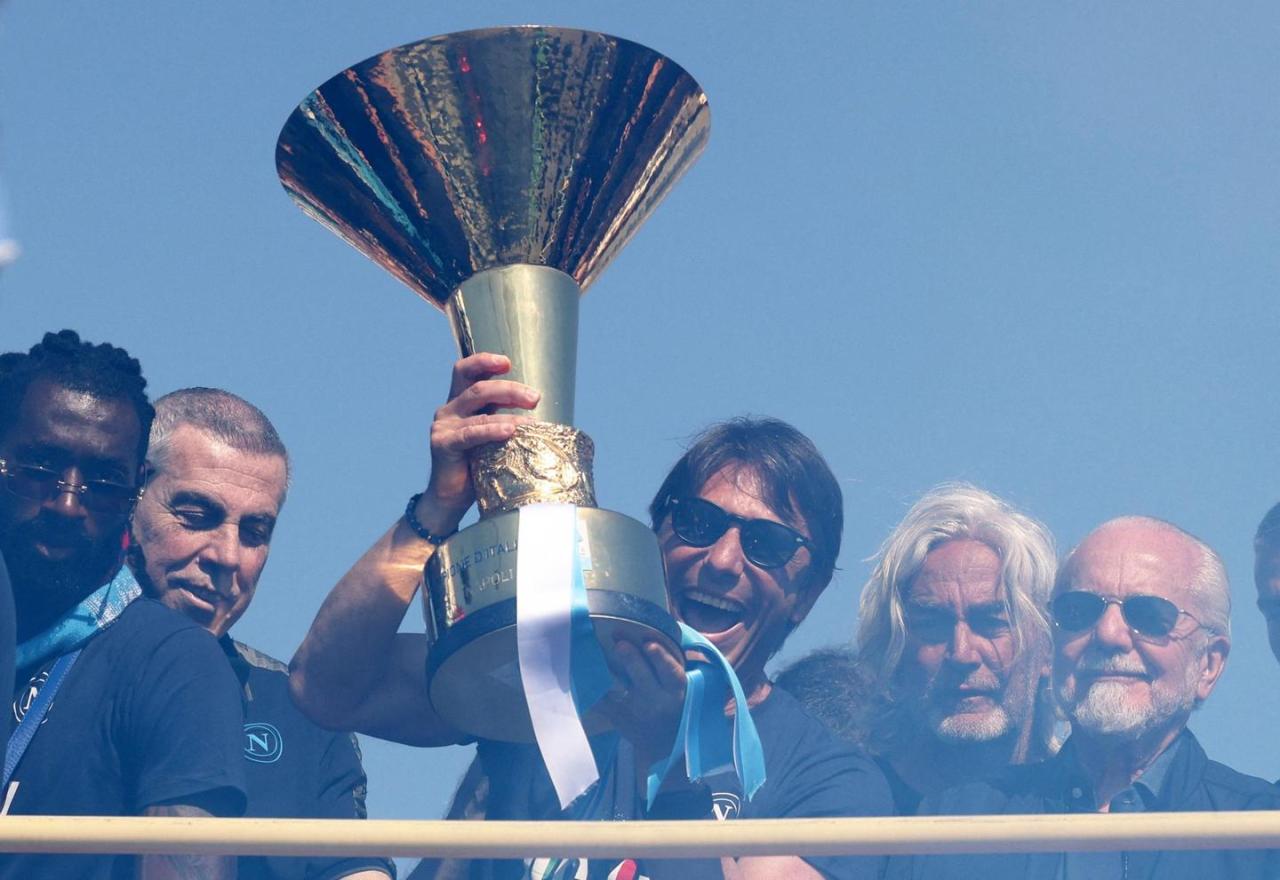 Hij was eerst filmproducent en leeft van straffe quotes: wie is Aurelio ...