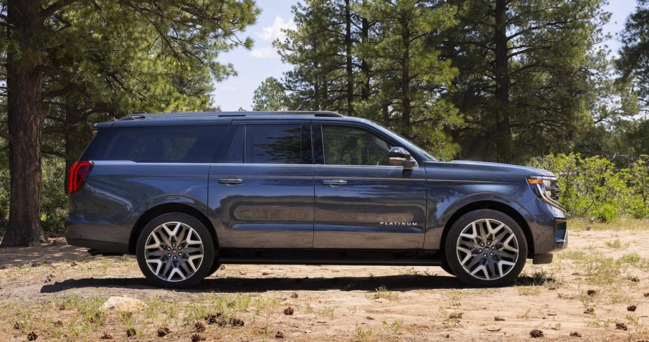 HD wallpaper: man wearing gray long-sleeved shirt and blue denim jeans ...