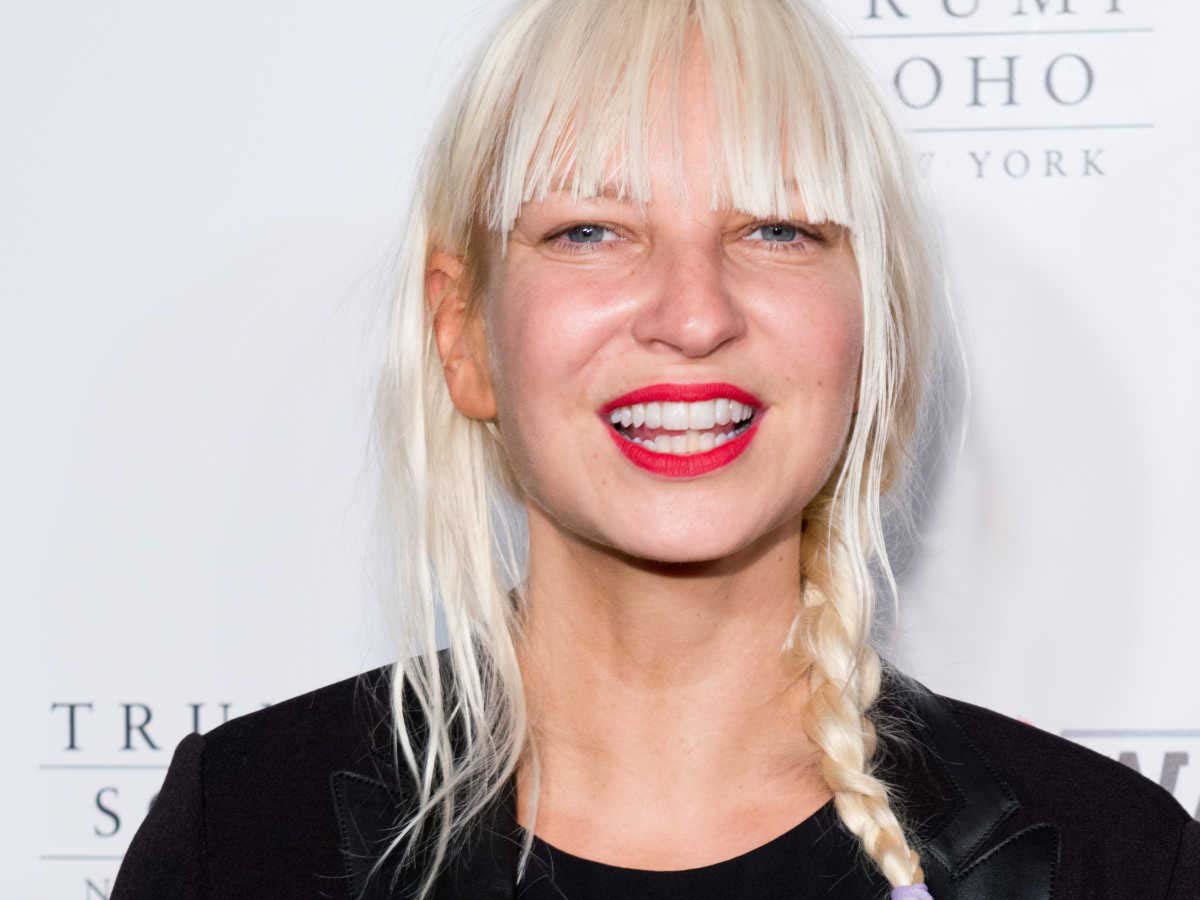 Sia Full Bio, Career, Albums, News, Gossips, Net Worth 2020 Sia Full Bio, Career, Albums, News, Gossips, Net Worth 2020