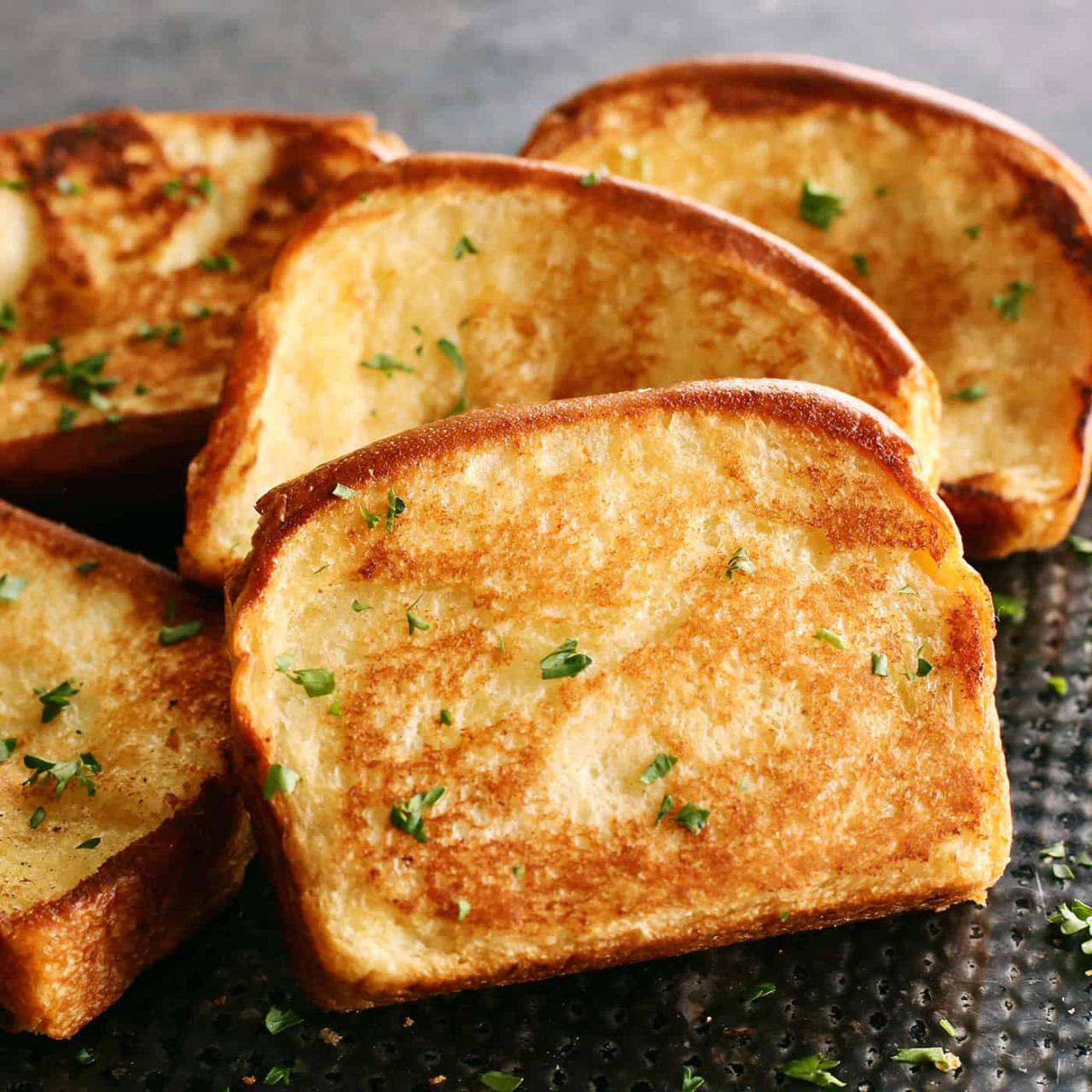 Easy Texas Toast Garlic Bread l A Farmgirl's Dabbles Easy Texas Toast Garlic Bread l A Farmgirl's Dabbles
