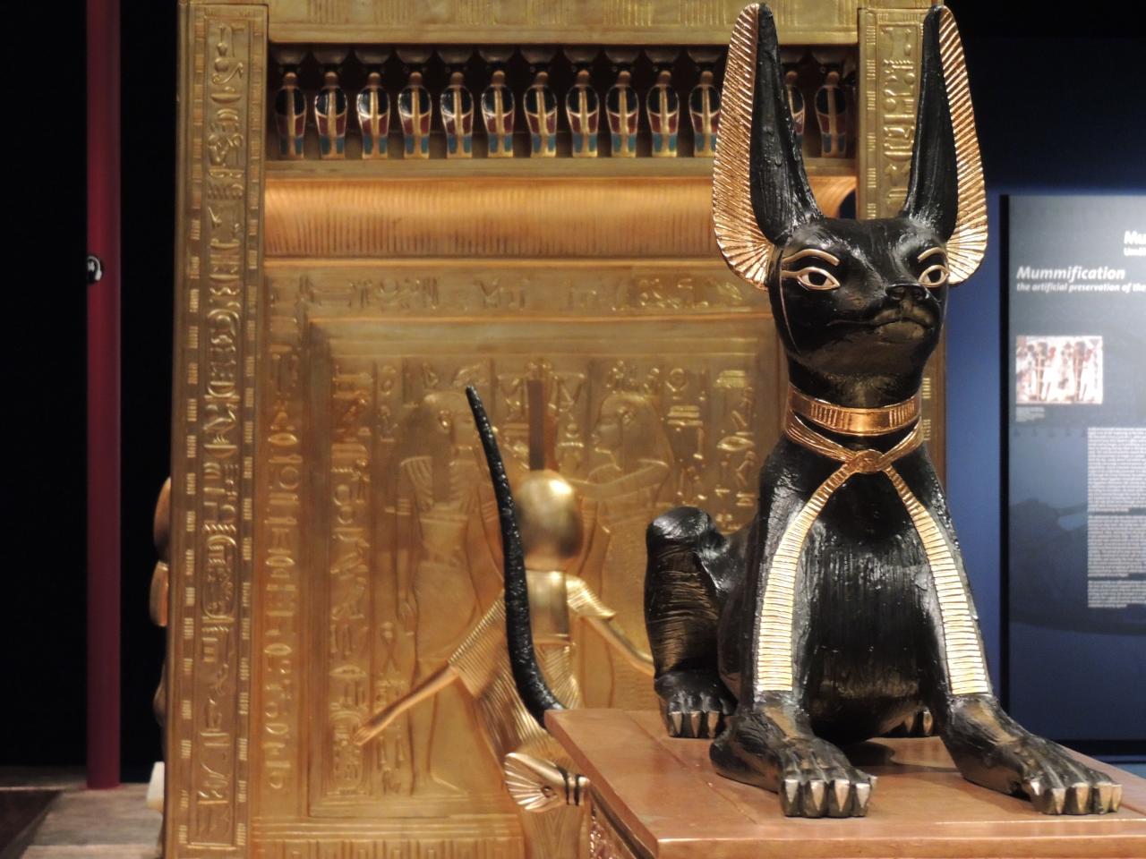Free Images : animal, monument, statue, cat, egypt, sculpture, memorial ...