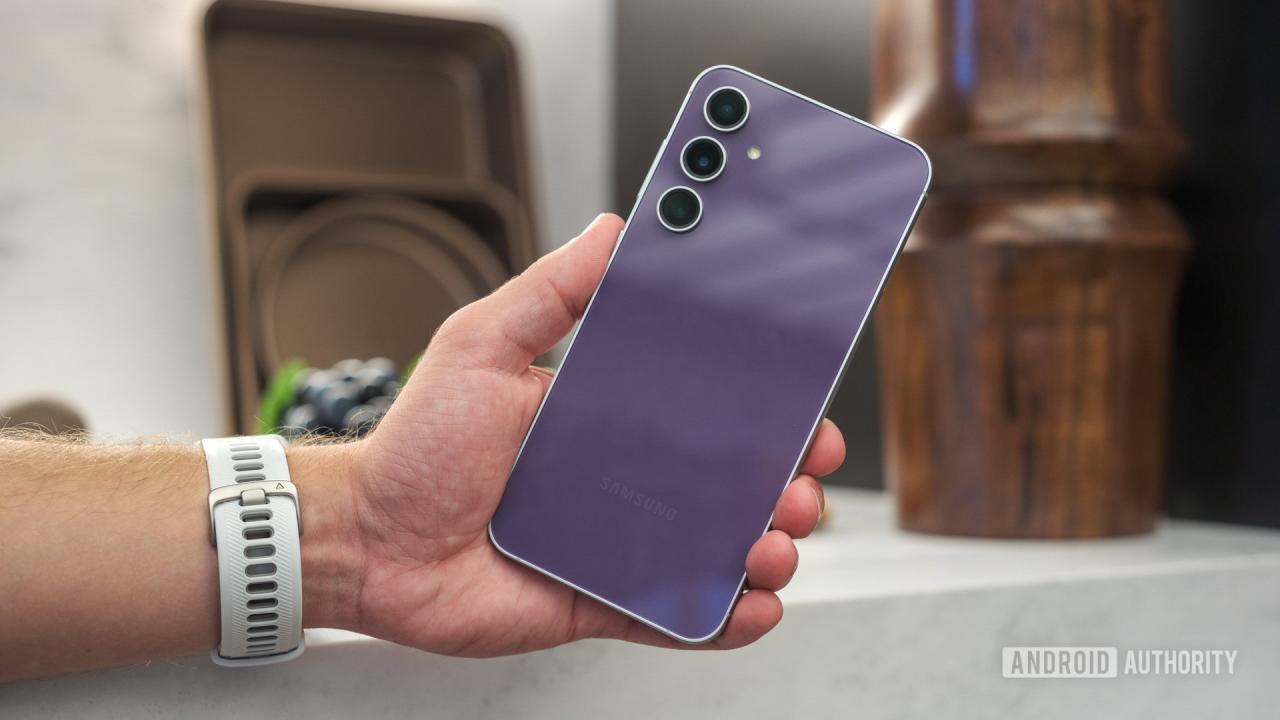 Samsung Galaxy S24 FE vs Galaxy S23 FE: What's the difference?